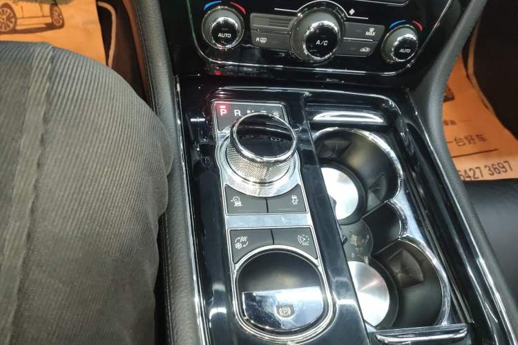 Used Jaguar XJ 2018 XJL 3.0 SC Two-Wheel-Drive Elegant Business Edition Gear Lever