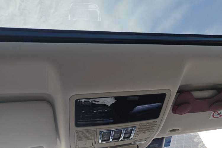 Used Jaguar XJ 2018 XJL 3.0 SC Four-Wheel Drive Panoramic Business Edition Headliner