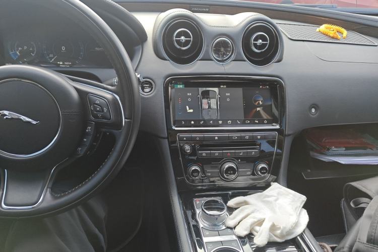 Used Jaguar XJ 2018 XJL 3.0 SC Four-Wheel Drive Panoramic Business Edition Interior 2