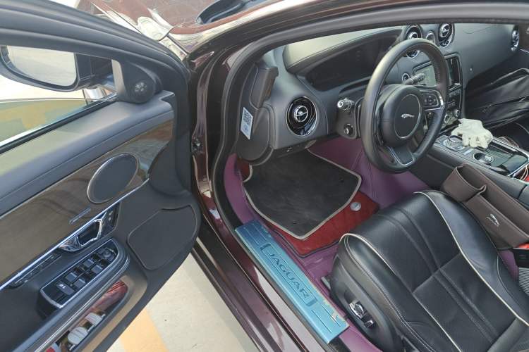 Used Jaguar XJ 2018 XJL 3.0 SC Four-Wheel Drive Panoramic Business Edition Interior 3