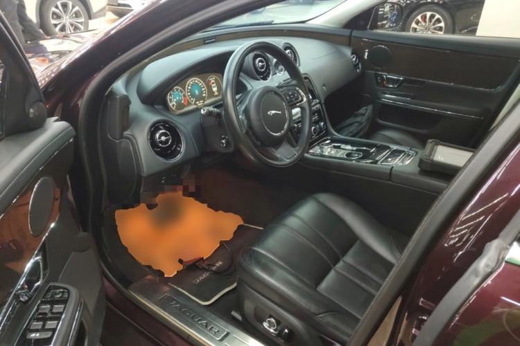 Used Jaguar XJ 2018 XJL 3.0 SC Two-Wheel-Drive Elegant Business Edition Interior 3