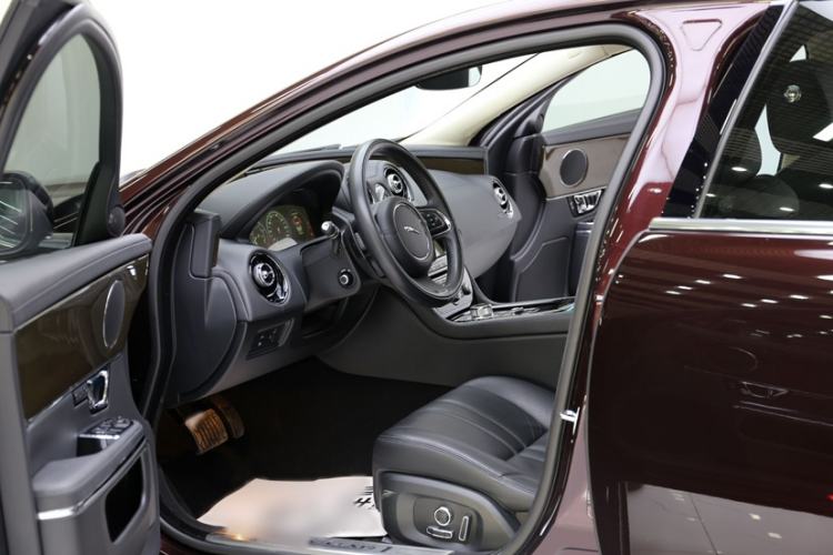 Used Jaguar XJ 2018 XJL 3.0 SC Two-Wheel-Drive Elegant Business Edition Interior 4