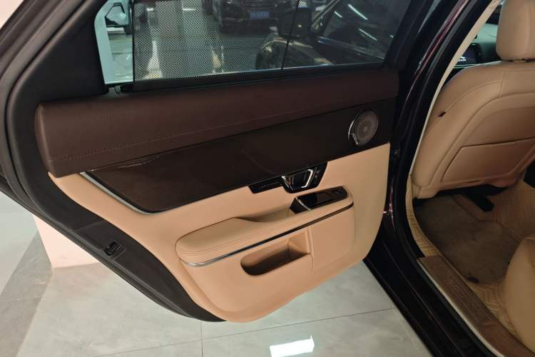 Used Jaguar XJ 2018 XJL 3.0 SC Two-Wheel-Drive Elegant Business Edition Interior 4