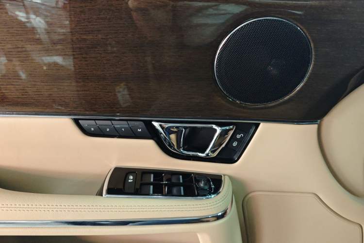Used Jaguar XJ 2018 XJL 3.0 SC Two-Wheel-Drive Elegant Business Edition Interior 6