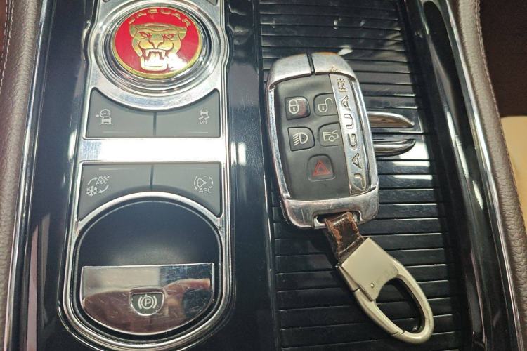 Used Jaguar XJ 2018 XJL 3.0 SC Two-Wheel-Drive Elegant Business Edition Interior 7