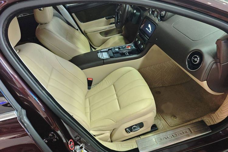 Used Jaguar XJ 2018 XJL 3.0 SC Two-Wheel-Drive Elegant Business Edition Interior 8