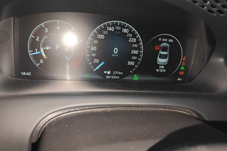 Used Jaguar XJ 2018 XJL 3.0 SC Two-Wheel-Drive Elegant Business Edition Odometer Close Up