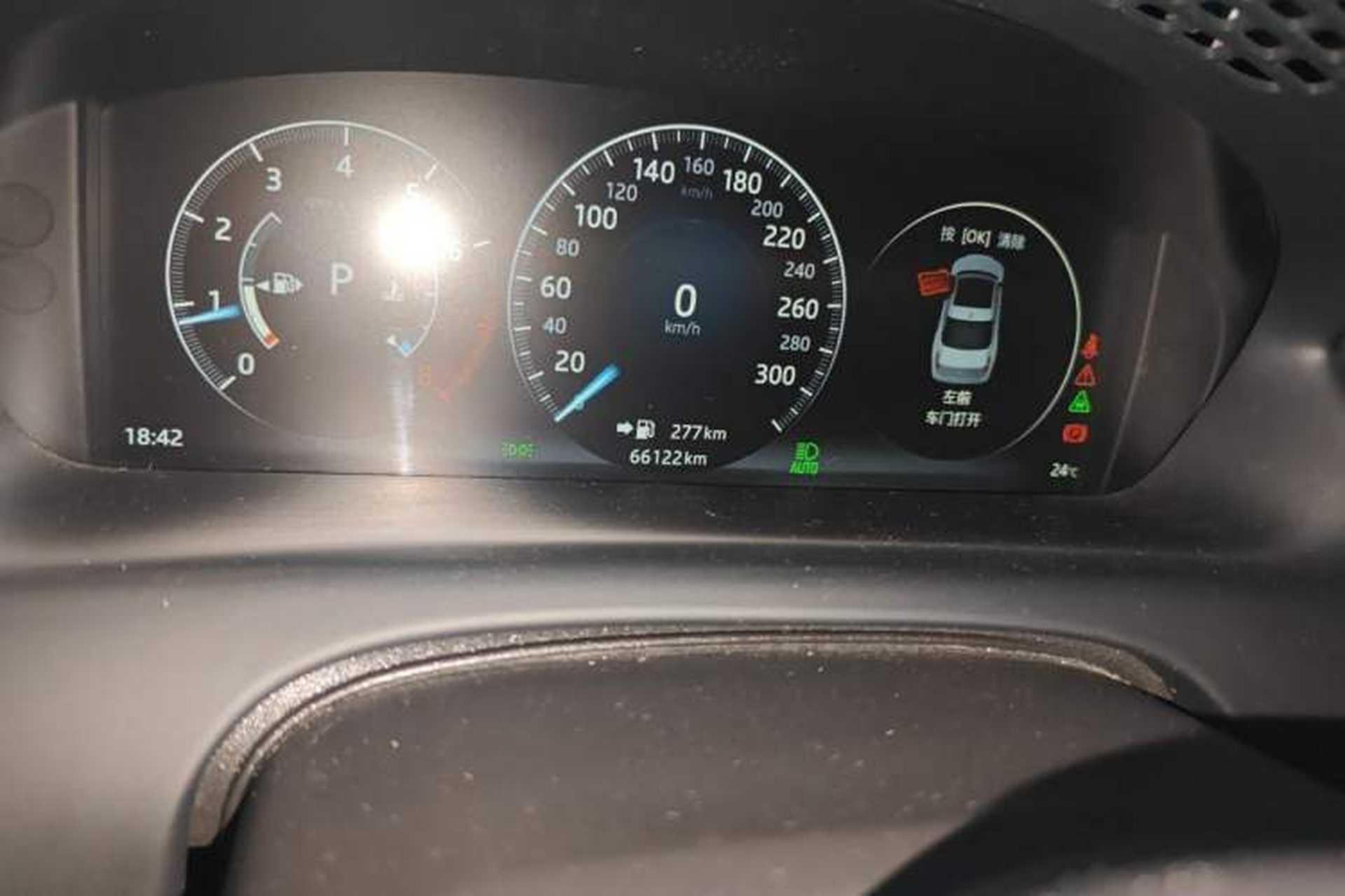 Used Jaguar XJ 2018 XJL 3.0 SC Two-Wheel-Drive Elegant Business Edition Odometer Close Up