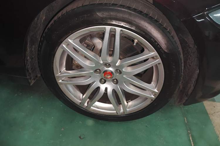 Used Jaguar XJ 2018 XJL 3.0 SC Two-Wheel-Drive Elegant Business Edition Right Front Wheel Hub
