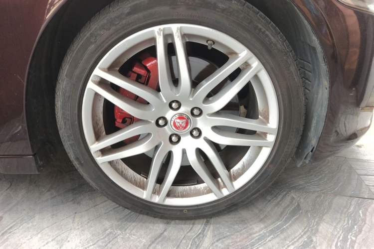 Used Jaguar XJ 2018 XJL 3.0 SC Two-Wheel-Drive Elegant Business Edition Right Front Wheel Hub