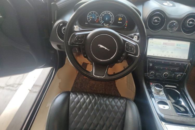 Used Jaguar XJ 2018 XJL 3.0 SC Two-Wheel-Drive Panoramic Business Edition Steering Wheel