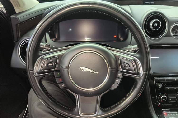 Used Jaguar XJ 2018 XJL 3.0 SC Two-Wheel-Drive Elegant Business Edition Steering Wheel