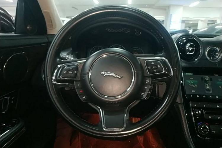 Used Jaguar XJ 2018 XJL 3.0 SC Two-Wheel-Drive Elegant Business Edition Steering Wheel