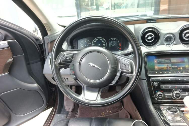 Used Jaguar XJ 2018 XJL 3.0 SC Two-Wheel-Drive Elegant Business Edition Steering Wheel