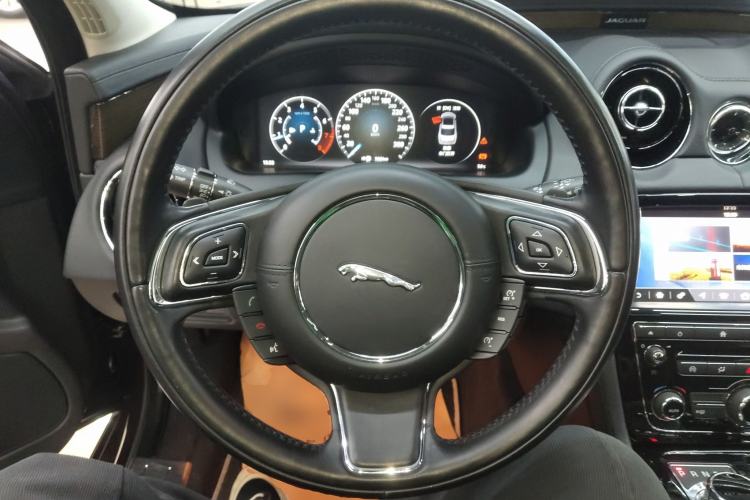 Used Jaguar XJ 2018 XJL 3.0 SC Two-Wheel-Drive Elegant Business Edition Steering Wheel