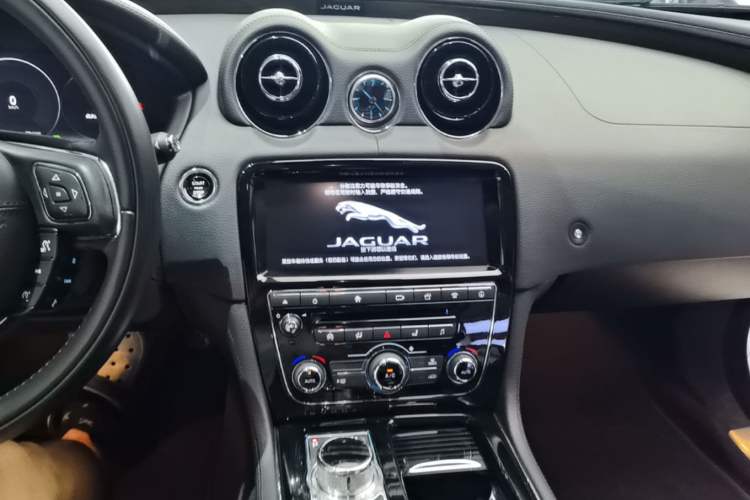 Used Jaguar XJ 2018 XJL 3.0 SC Two-Wheel-Drive Elegant Business Edition Audio And AC Panel