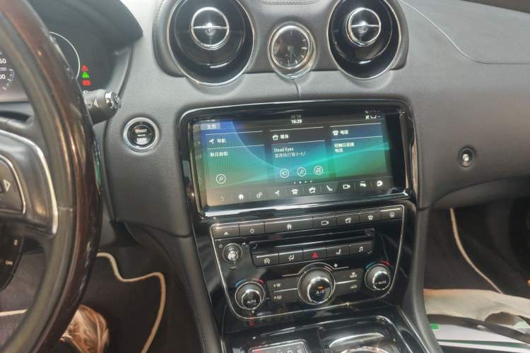 Used Jaguar XJ 2018 XJL 3.0 SC Four-Wheel Drive Panoramic Business Edition Audio And AC Panel