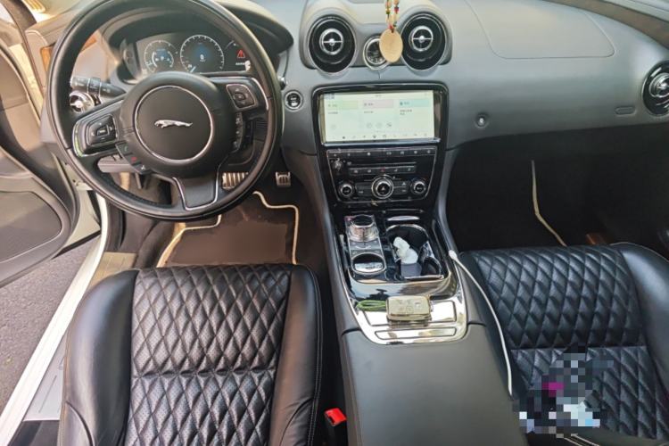 Used Jaguar XJ 2018 XJL 3.0 SC Two-Wheel-Drive Panoramic Business Edition Center Console