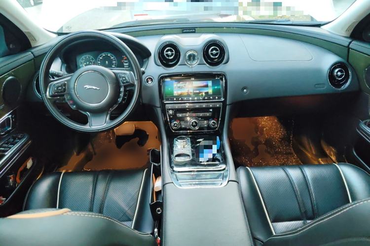 Used Jaguar XJ 2018 XJL 3.0 SC Four-Wheel Drive Panoramic Business Edition Center Console