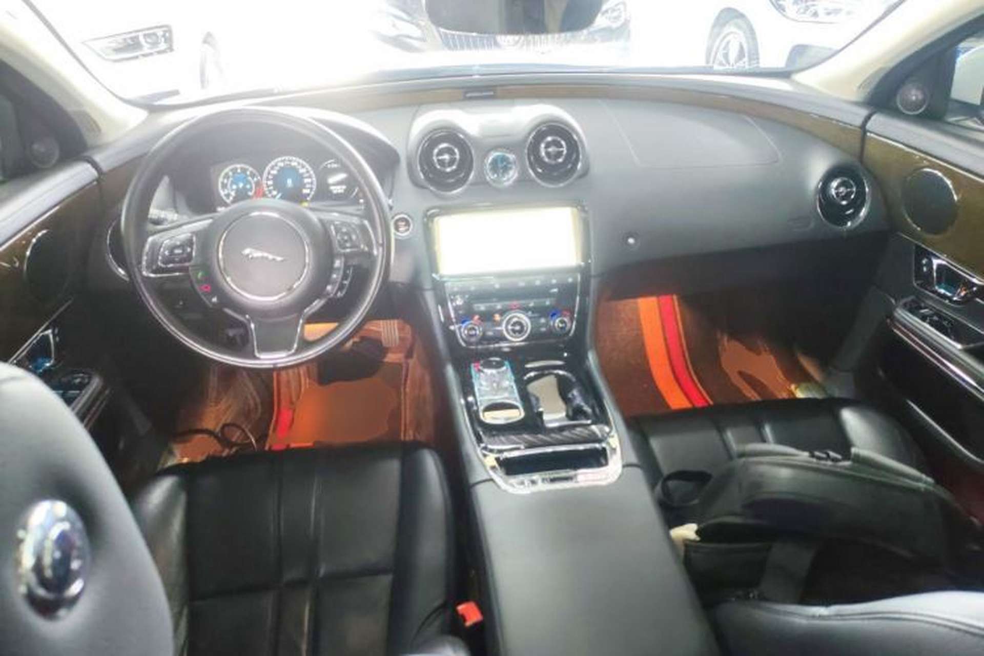 Used Jaguar XJ 2018 XJL 3.0 SC Two-Wheel-Drive Elegant Business Edition Center Console