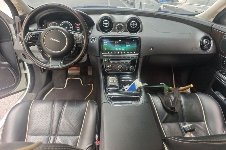 Used Jaguar XJ 2018 XJL 3.0 SC Four-Wheel Drive Panoramic Business Edition Center Console