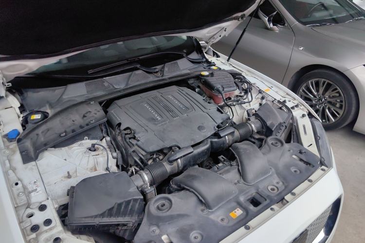 Used Jaguar XJ 2018 XJL 3.0 SC Two-Wheel-Drive Elegant Business Edition Engine Bay