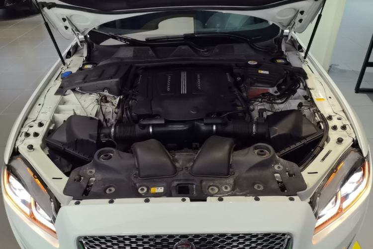 Used Jaguar XJ 2018 XJL 3.0 SC Two-Wheel-Drive Elegant Business Edition Engine Bay