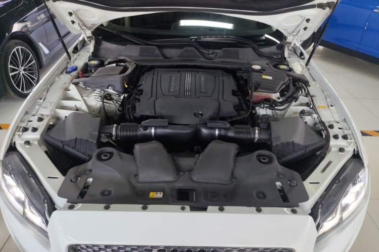 Used Jaguar XJ 2018 XJL 3.0 SC Two-Wheel-Drive Elegant Business Edition Engine Bay