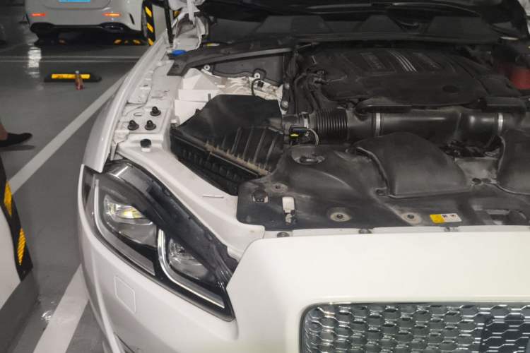 Used Jaguar XJ 2018 XJL 3.0 SC Two-Wheel-Drive Elegant Business Edition Engine Bay Right