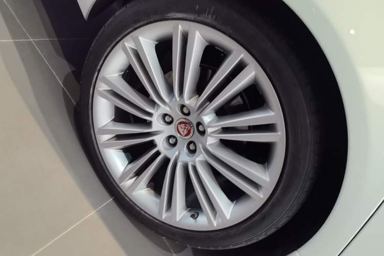 Used Jaguar XJ 2018 XJL 3.0 SC Two-Wheel-Drive Elegant Business Edition Exterior 5