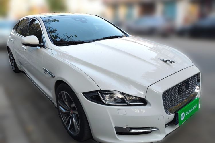 Used Jaguar XJ 2018 XJL 3.0 SC Four-Wheel Drive Panoramic Business Edition Front Right 45 Deg