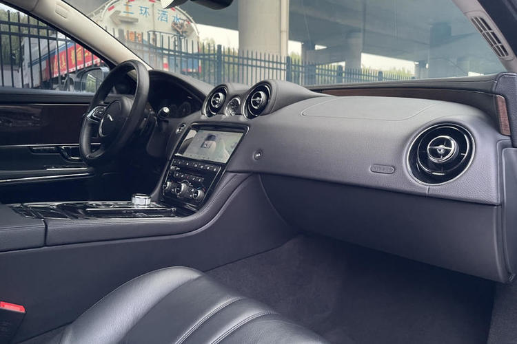 Used Jaguar XJ 2018 XJL 3.0 SC Two-Wheel-Drive Elegant Business Edition Interior 3