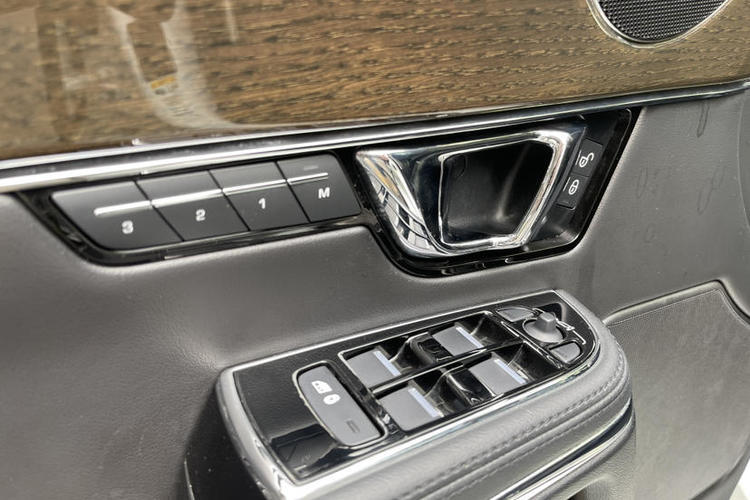 Used Jaguar XJ 2018 XJL 3.0 SC Two-Wheel-Drive Elegant Business Edition Interior 5