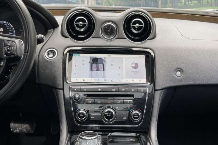 Used Jaguar XJ 2018 XJL 3.0 SC Two-Wheel-Drive Elegant Business Edition Interior 7