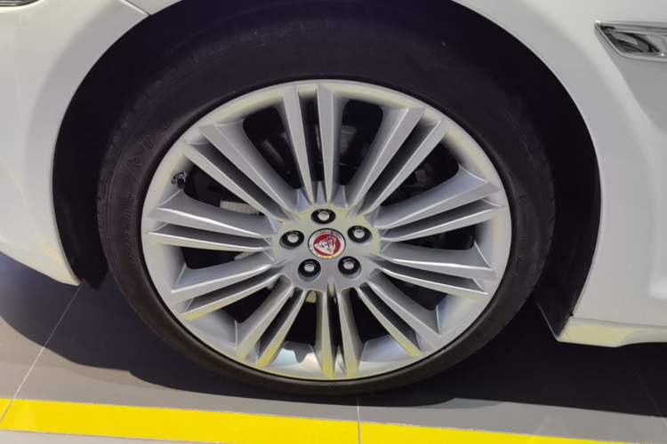 Used Jaguar XJ 2018 XJL 3.0 SC Two-Wheel-Drive Elegant Business Edition Left Front Wheel Hub