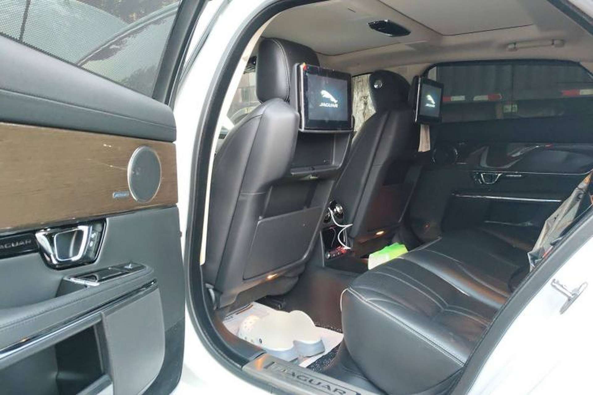 Used Jaguar XJ 2018 XJL 3.0 SC Four-Wheel Drive Panoramic Business Edition Left Rear Seat