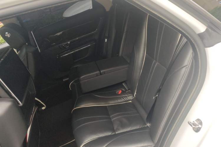 Used Jaguar XJ 2018 XJL 3.0 SC Four-Wheel Drive Panoramic Business Edition Left Rear Seat