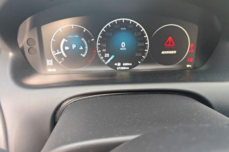 Used Jaguar XJ 2018 XJL 3.0 SC Two-Wheel-Drive Panoramic Business Edition Odometer Close Up