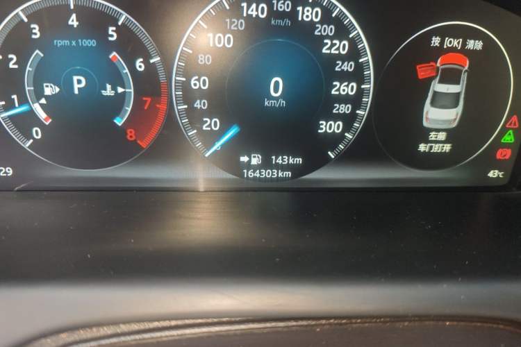 Used Jaguar XJ 2018 XJL 3.0 SC Four-Wheel Drive Panoramic Business Edition Odometer Close Up