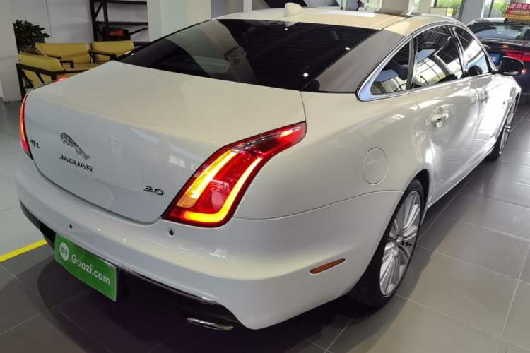 Used Jaguar XJ 2018 XJL 3.0 SC Two-Wheel-Drive Elegant Business Edition Rear Right 45 Deg