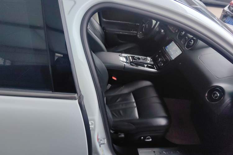 Used Jaguar XJ 2018 XJL 3.0 SC Two-Wheel-Drive Elegant Business Edition Right Front Seat