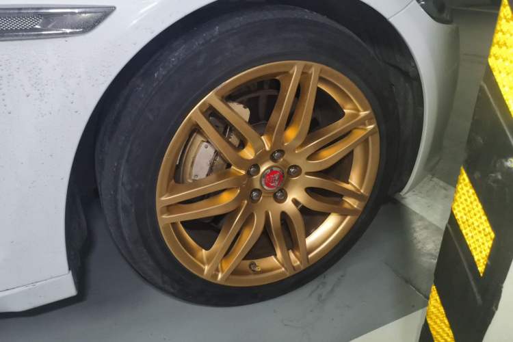 Used Jaguar XJ 2018 XJL 3.0 SC Two-Wheel-Drive Elegant Business Edition Right Front Wheel Hub