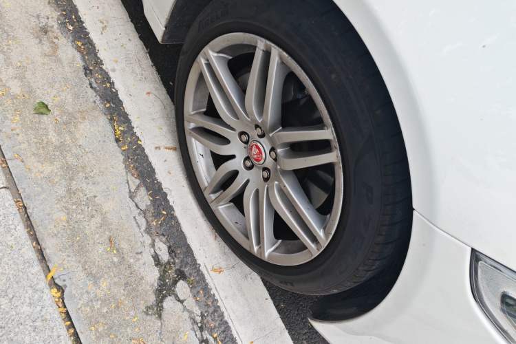 Used Jaguar XJ 2018 XJL 3.0 SC Two-Wheel-Drive Elegant Business Edition Right Front Wheel Hub