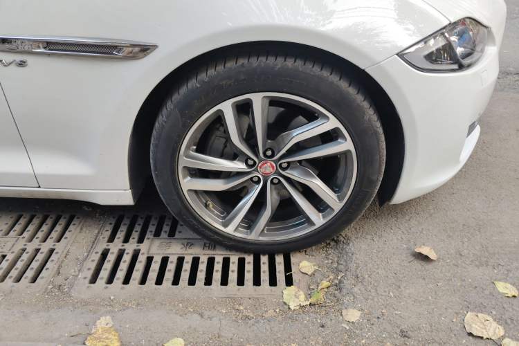 Used Jaguar XJ 2018 XJL 3.0 SC Four-Wheel Drive Panoramic Business Edition Right Front Wheel Hub
