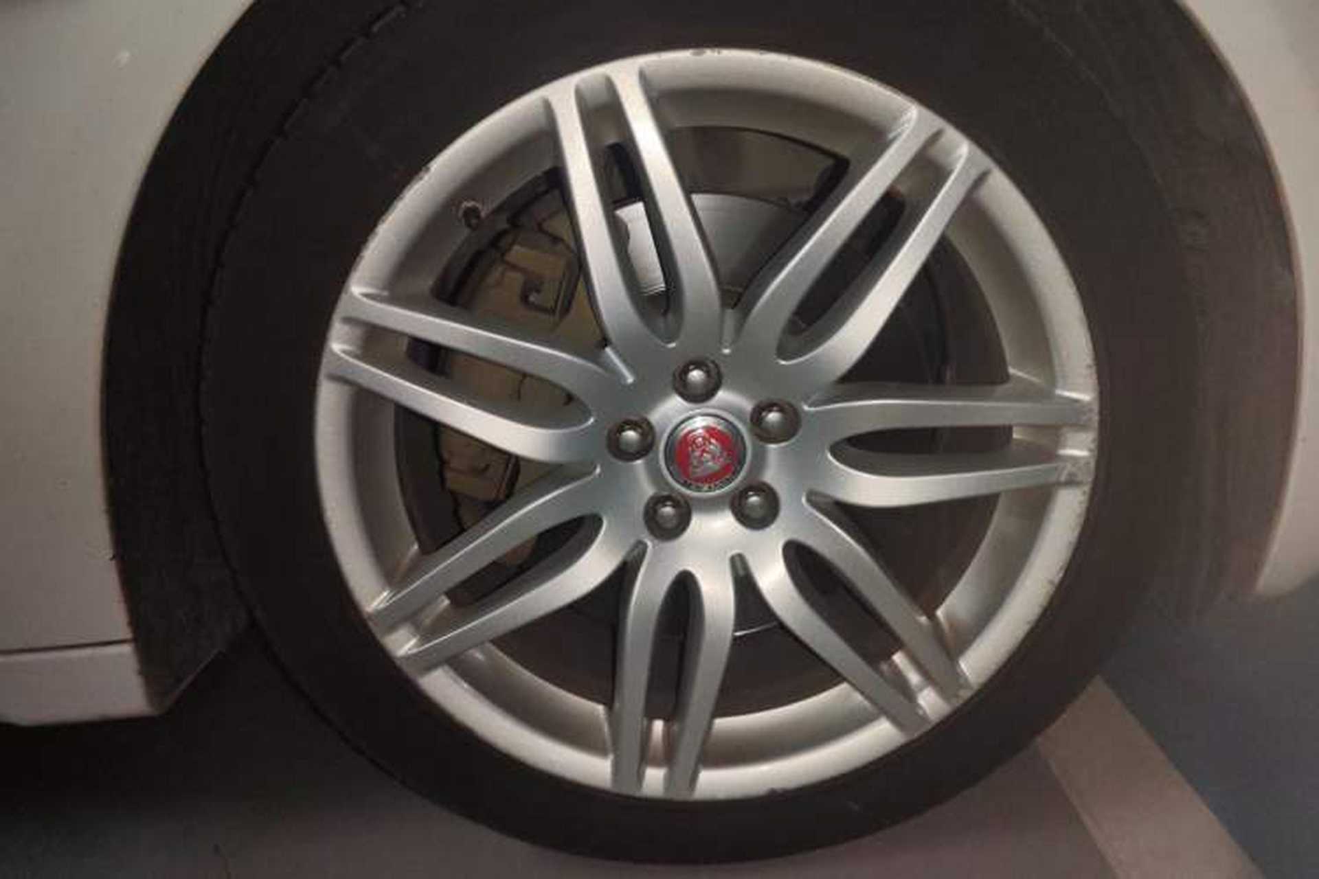 Used Jaguar XJ 2018 XJL 3.0 SC Two-Wheel-Drive Prestige Business Edition Right Front Wheel Hub