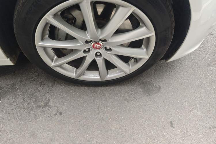 Used Jaguar XJ 2018 XJL 3.0 SC Four-Wheel Drive Panoramic Business Edition Right Front Wheel Hub