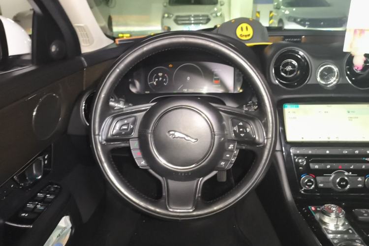 Used Jaguar XJ 2018 XJL 3.0 SC Two-Wheel-Drive Elegant Business Edition Steering Wheel