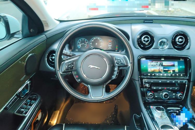 Used Jaguar XJ 2018 XJL 3.0 SC Four-Wheel Drive Panoramic Business Edition Steering Wheel