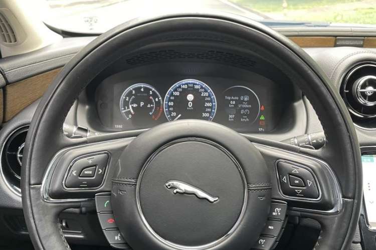 Used Jaguar XJ 2018 XJL 3.0 SC Two-Wheel-Drive Elegant Business Edition Steering Wheel