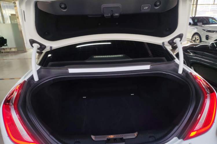 Used Jaguar XJ 2018 XJL 3.0 SC Two-Wheel-Drive Elegant Business Edition Trunk
